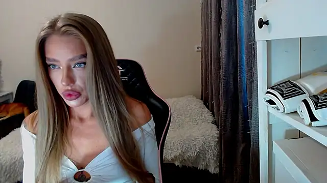 lonely dreamm online show from December 12, 2024, 12:44 pm