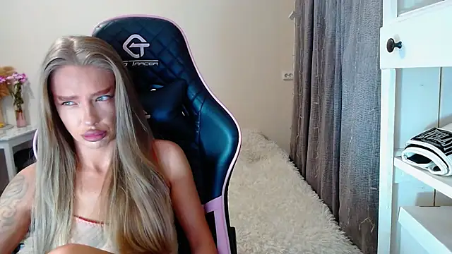 lonely dreamm online show from December 19, 2024, 1:29 pm