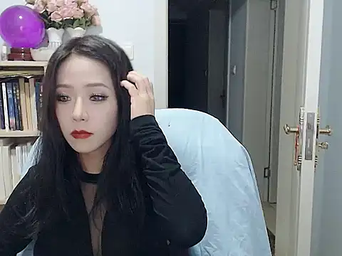 SuSushi728 online show from December 18, 2025, 3:51 pm