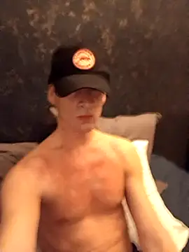 Snapshot of ElyasMatt chatting on February 5, 2025, 6:59 pm ElyasMatt online show from February 5, 2025, 6:59 pm