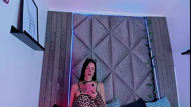 ChanelAdamss  online show from October 31, 2025, 3:02 pm