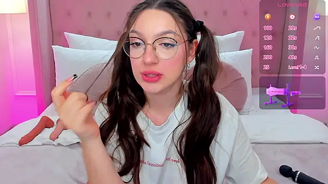 GiaCale online show from March 9, 2025, 11:56 pm