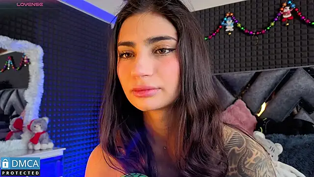 Snapshot of SolBeaumont1 chatting on December 3, 2025, 7:01 pm SolBeaumont1 online show from December 3, 2025, 7:01 pm