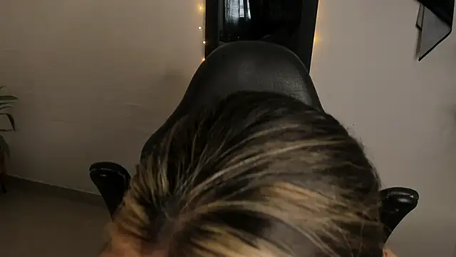 Snapshot of AnnikaMerliahh_ chatting on February 5, 2026, 1:05 pm AnnikaMerliahh online show from February 5, 2026, 1:05 pm