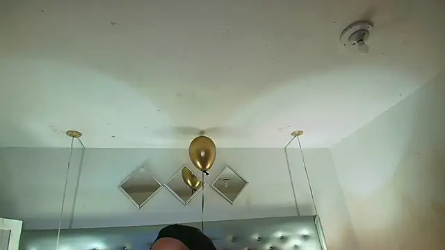 EileenBenzon online show from April 7, 2026, 2:06 pm