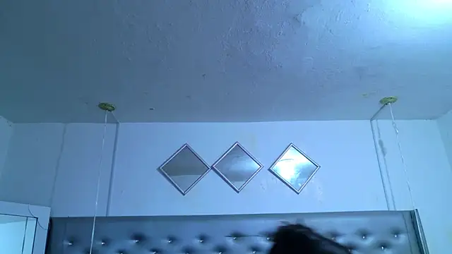 EileenBenzon online show from April 14, 2026, 4:40 am