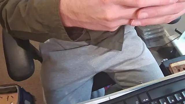 Snapshot of an4y8ot chatting on November 27, 2025, 9:22 am an4y8ot online show from November 27, 2025, 9:22 am