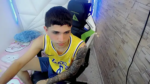 Brayan lopezz online show from January 17, 2025, 1:24 pm