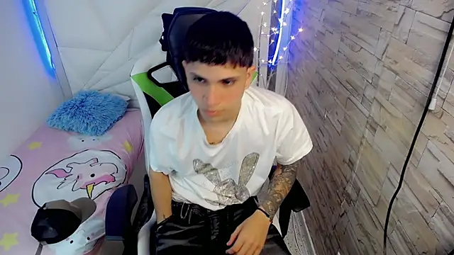 Brayan lopezz online show from January 21, 2025, 12:29 pm