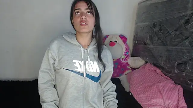 skinny sweet2411 online show from December 16, 2025, 12:48 am