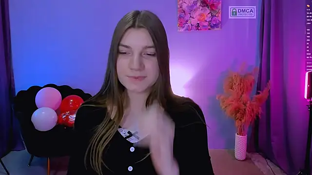 Snapshot of pure_radiance1 chatting on February 19, 2025, 4:00 pm pure radiance1 online show from February 19, 2025, 4:00 pm