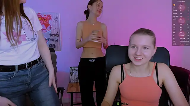 Snapshot of pure_radiance1 chatting on November 28, 2025, 10:18 am pure radiance1 online show from November 28, 2025, 10:18 am