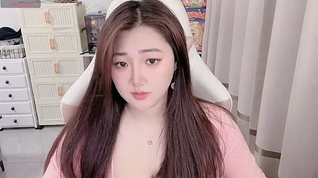 Stars Elyn online show from May 29, 2026, 12:58 pm