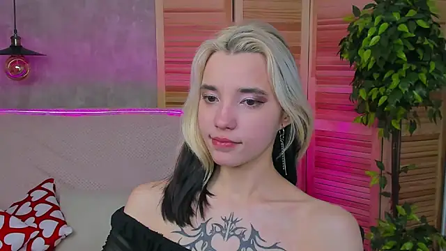 as1an girlfriend online show from March 5, 2025, 11:49 am