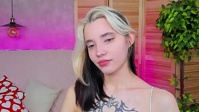 as1an girlfriend online show from March 7, 2025, 3:40 am