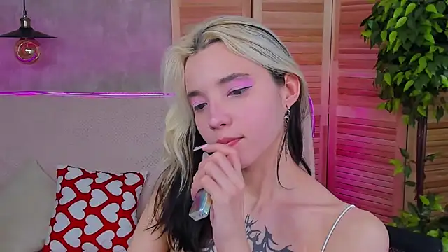 as1an girlfriend online show from March 11, 2025, 6:32 am