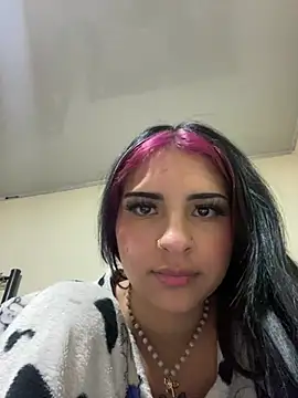 Hilary pinkk online show from February 18, 2025, 4:26 am