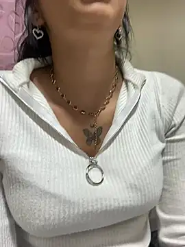 Hilary pinkk online show from March 19, 2025, 1:10 am