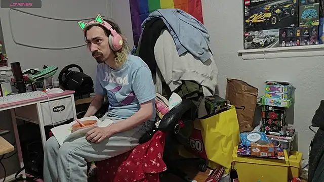 tallnerdyguy online show from May 17, 2026, 1:47 am