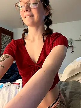 dreamteemergirl online show from November 3, 2025, 6:53 pm