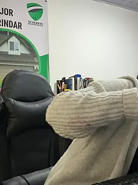 Snapshot of Alysson-- chatting on February 11, 2026, 2:22 pm Alysson-- online show from February 11, 2026, 2:22 pm