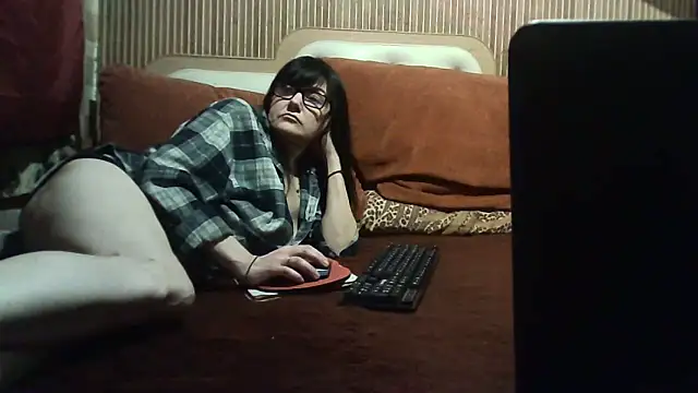 AlanaLaDream online show from December 21, 2025, 5:42 pm