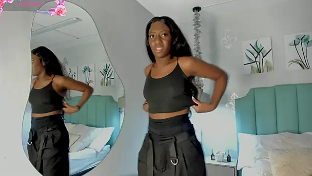 Khenta Michells online show from February 10, 2025, 4:58 pm