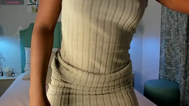 Khenta Michells online show from March 10, 2025, 10:04 am