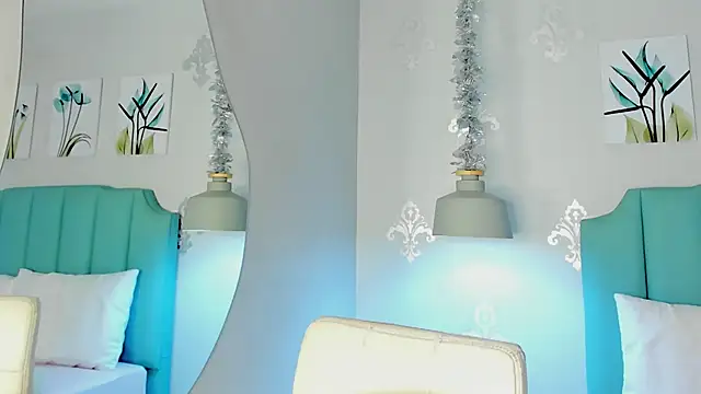 Khenta Michells online show from March 10, 2025, 1:10 pm