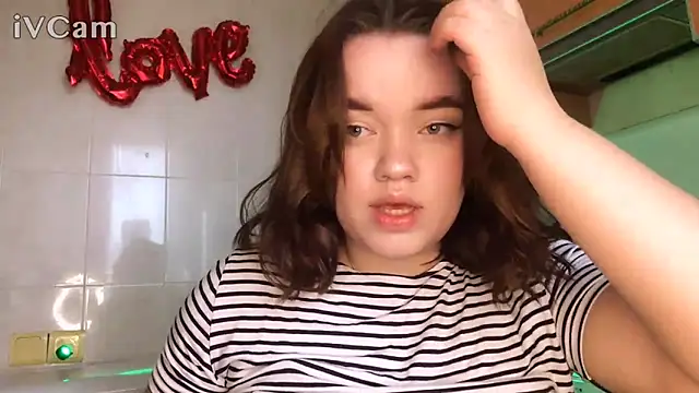 foxyyMoon online show from April 26, 2026, 3:37 am