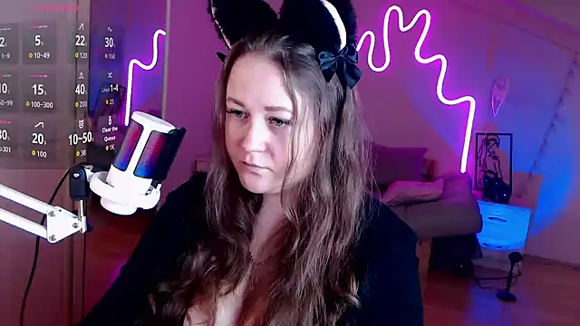 LizzyShine online show from September 14, 2025, 1:21 pm