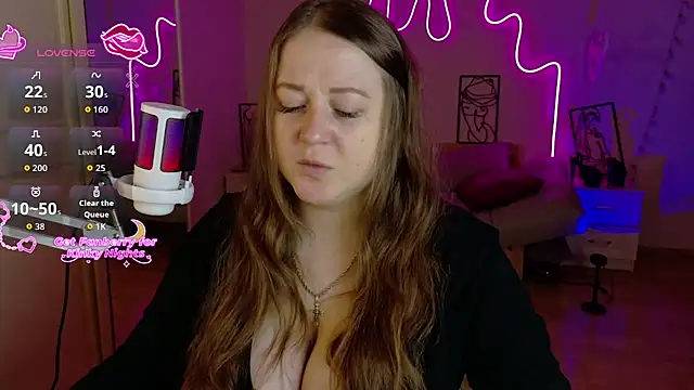 LizzyShine online show from November 7, 2025, 4:51 pm