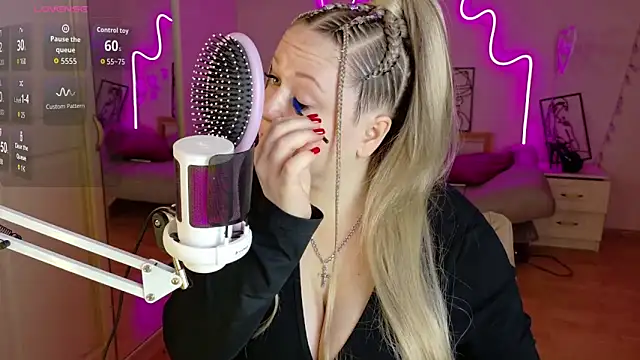 LizzyShine online show from November 21, 2025, 5:00 pm