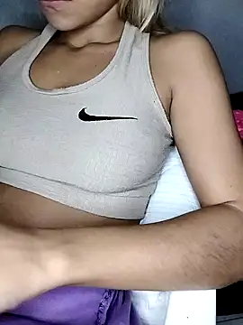 fofinhaa12 online show from March 22, 2025, 10:06 am