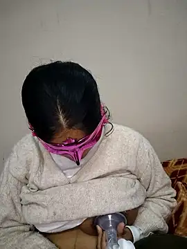 bigtitsqueen online show from January 8, 2026, 9:33 am