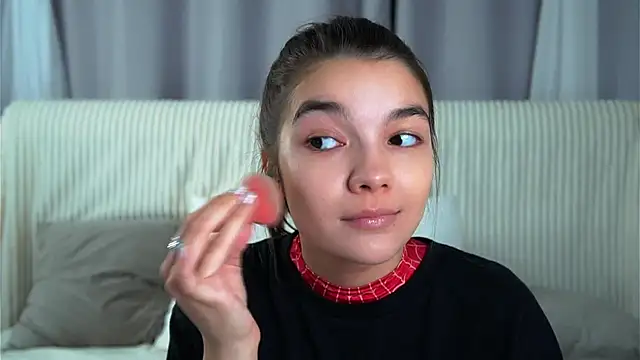 VeronaAppleberry online show from September 30, 2025, 12:21 pm