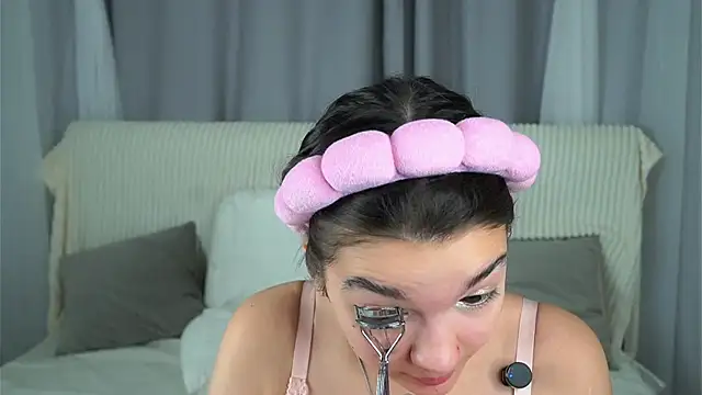 VeronaAppleberry online show from October 24, 2025, 11:17 am