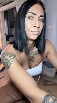 Snapshot of IntiMia chatting on February 26, 2026, 7:29 am IntiMia online show from February 26, 2026, 7:29 am