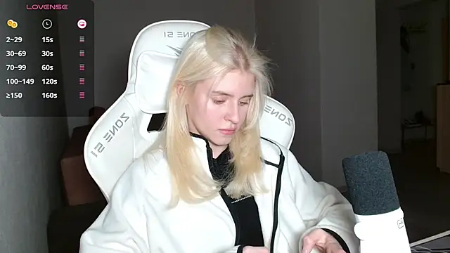 LizaKisses online show from October 2, 2025, 3:08 pm