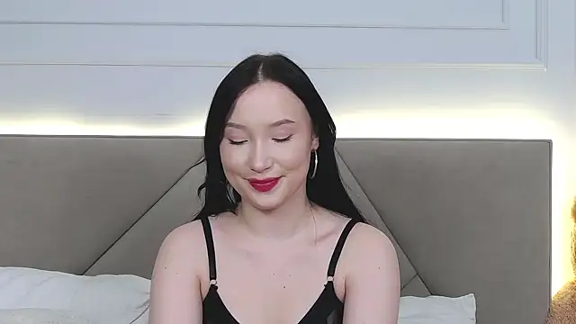 LeilaLow online show from January 23, 2025, 6:14 pm