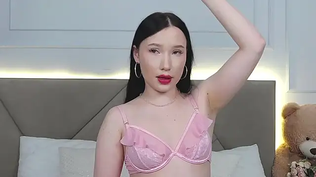 LeilaLow online show from January 24, 2025, 6:04 pm