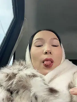 LeilaLow online show from February 16, 2025, 11:59 am