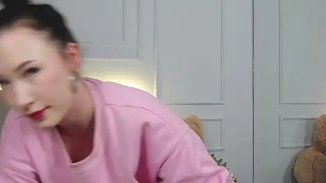 LeilaLow online show from February 27, 2025, 11:20 am