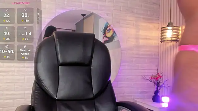 nicole  parker1 online show from March 14, 2025, 6:50 pm