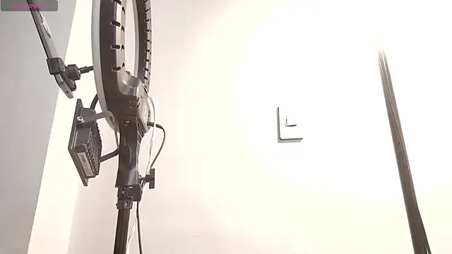 nicole  parker1 online show from September 28, 2025, 4:12 pm