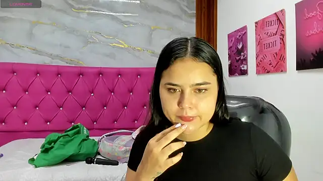 Snapshot of Helen_russo chatting on April 29, 2026, 6:14 pm Helen russo online show from April 29, 2026, 6:14 pm