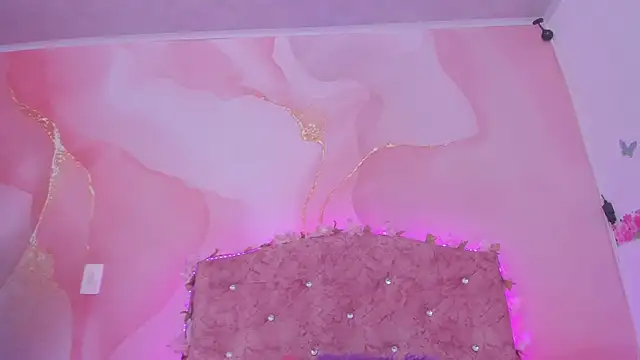 Snapshot of Bella__sweet chatting on December 16, 2024, 6:49 pm Bella sweet online show from December 16, 2024, 6:49 pm