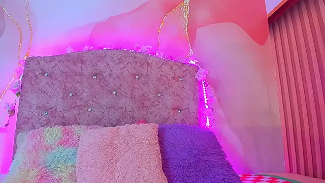 Snapshot of Bella__sweet chatting on February 20, 2025, 6:35 pm Bella sweet online show from February 20, 2025, 6:35 pm