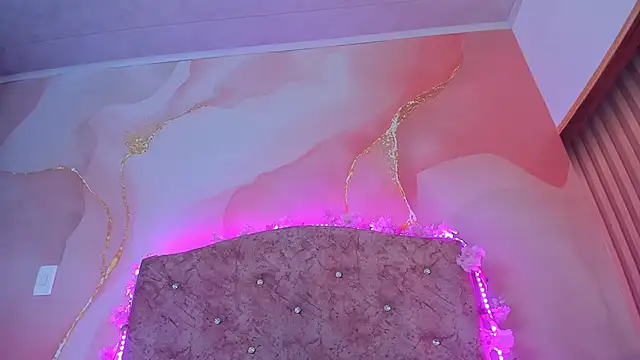 Snapshot of Bella__sweet chatting on February 28, 2025, 6:52 pm Bella sweet online show from February 28, 2025, 6:52 pm