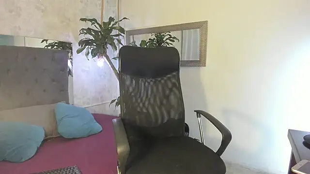 Snapshot of pixy_20 chatting on December 15, 2024, 4:18 am pixy 20 online show from December 15, 2024, 4:18 am